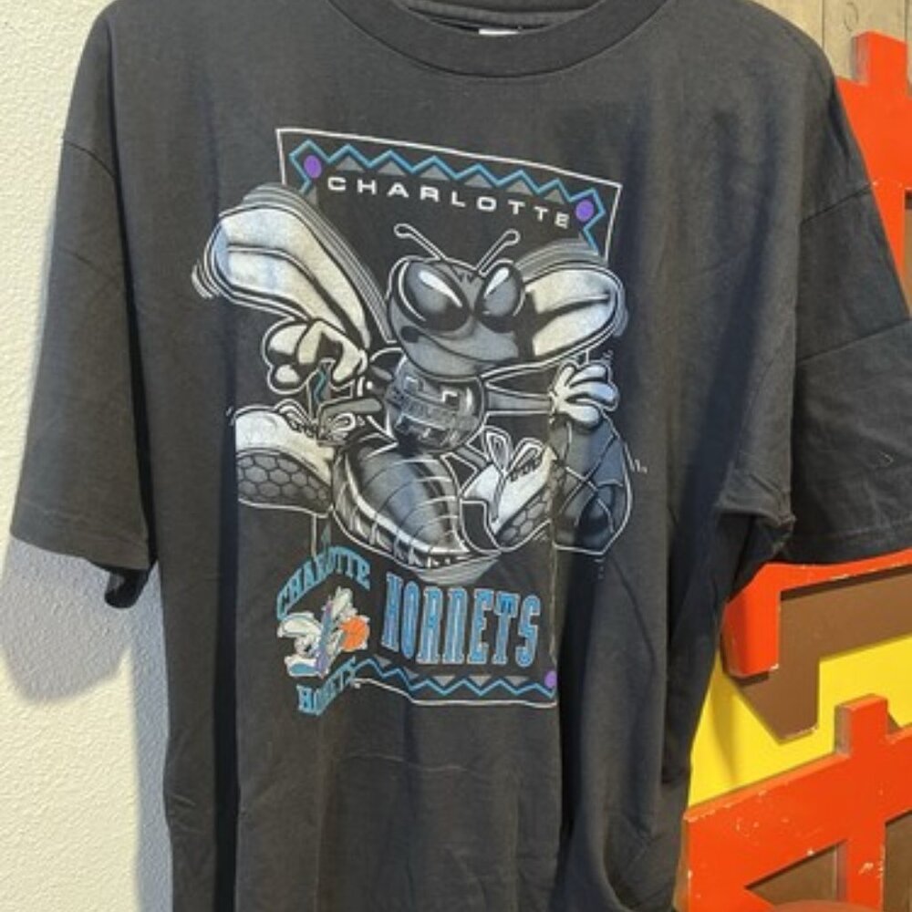 Vintage Charlotte Hornets Logo Athletic T-Shirt Size XL 1990s NBA
